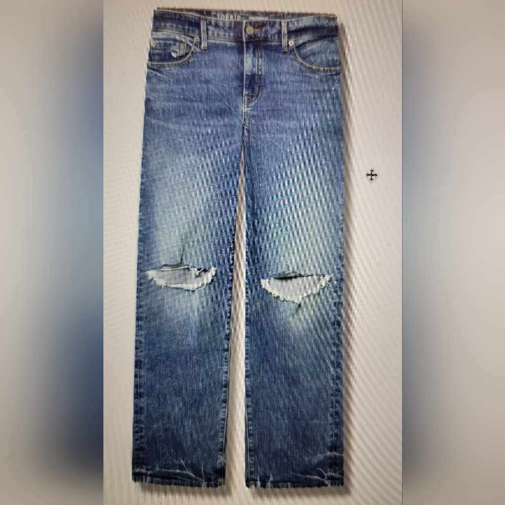TORRID FESTIE Distressed Blue Jeans sz 12 Short Discontiued Style, Like New